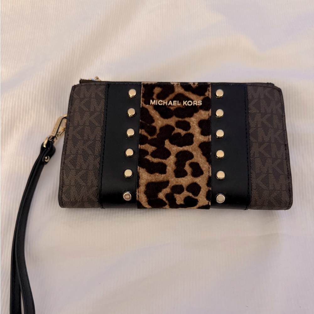 Michael Kors medium size wallet/wristlet, excellent condition